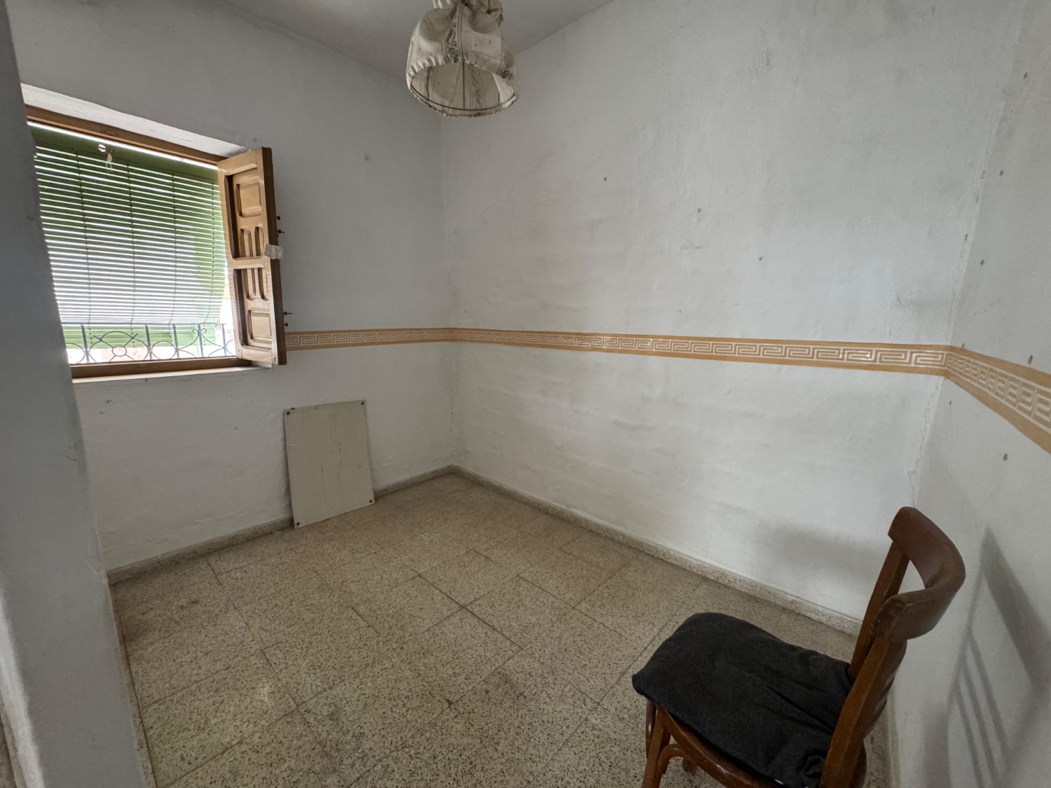 Se vende una casa en centro de Molvizar Granada