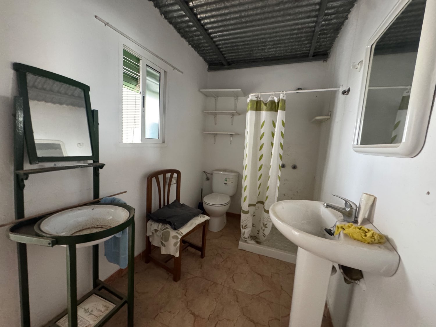 Se vende una casa en centro de Molvizar Granada