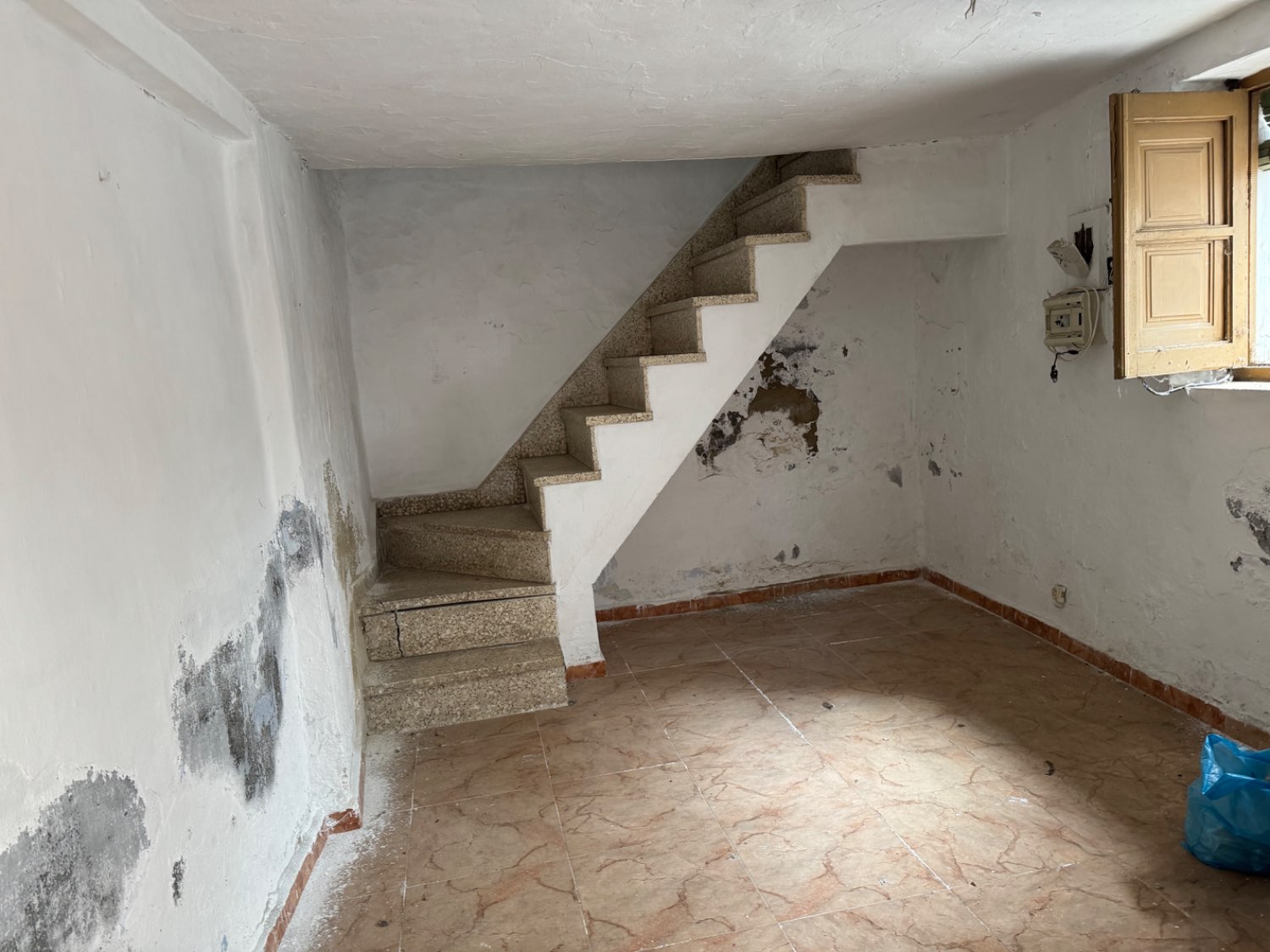Se vende una casa en centro de Molvizar Granada