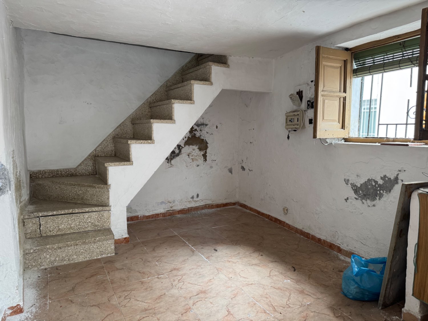 Se vende una casa en centro de Molvizar Granada