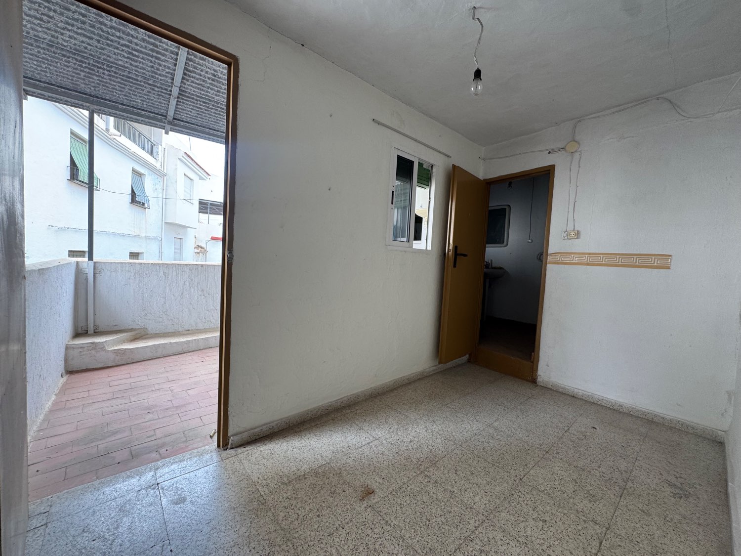 Se vende una casa en centro de Molvizar Granada