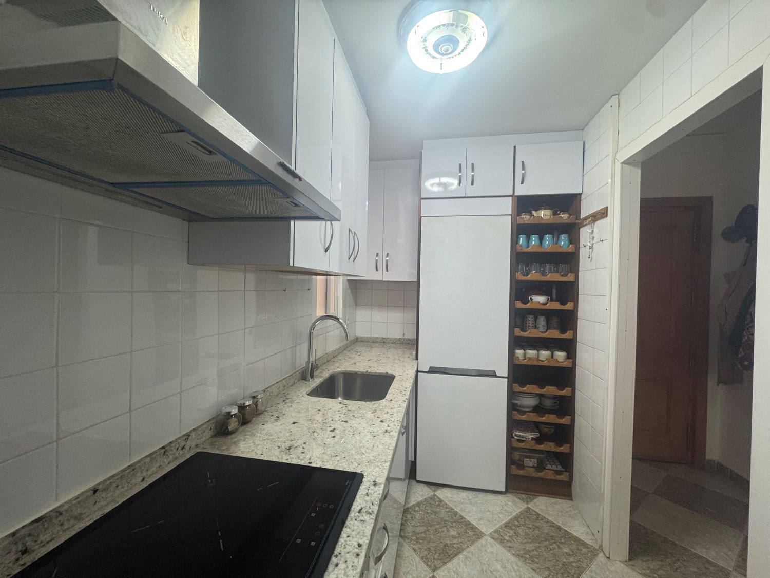 Se vende un piso en primera línea de la playa poniente