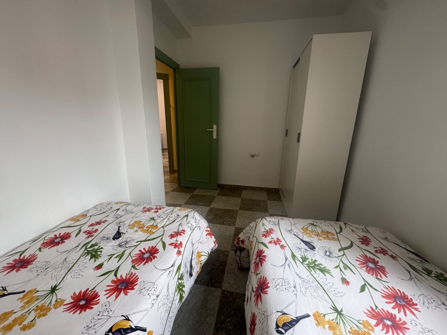 Se vende un piso en primera línea de la playa poniente