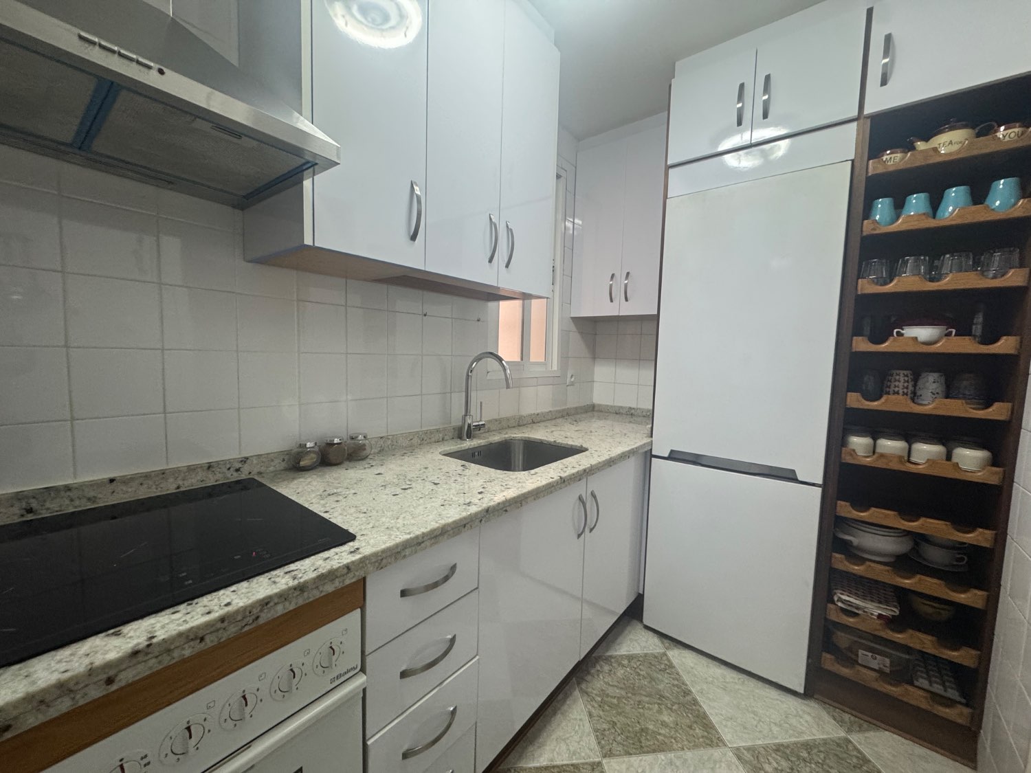 Se vende un piso en primera línea de la playa poniente