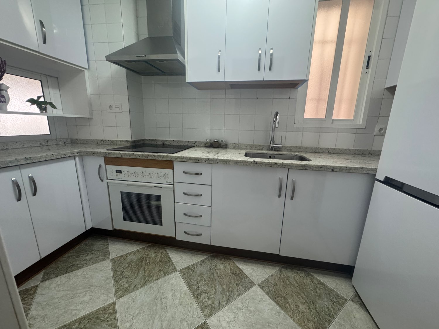 Se vende un piso en primera línea de la playa poniente