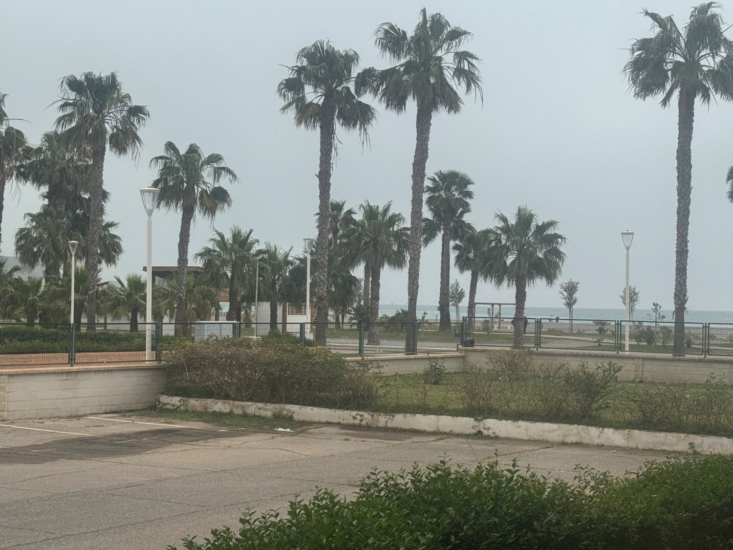 Se vende un piso en primera línea de la playa poniente