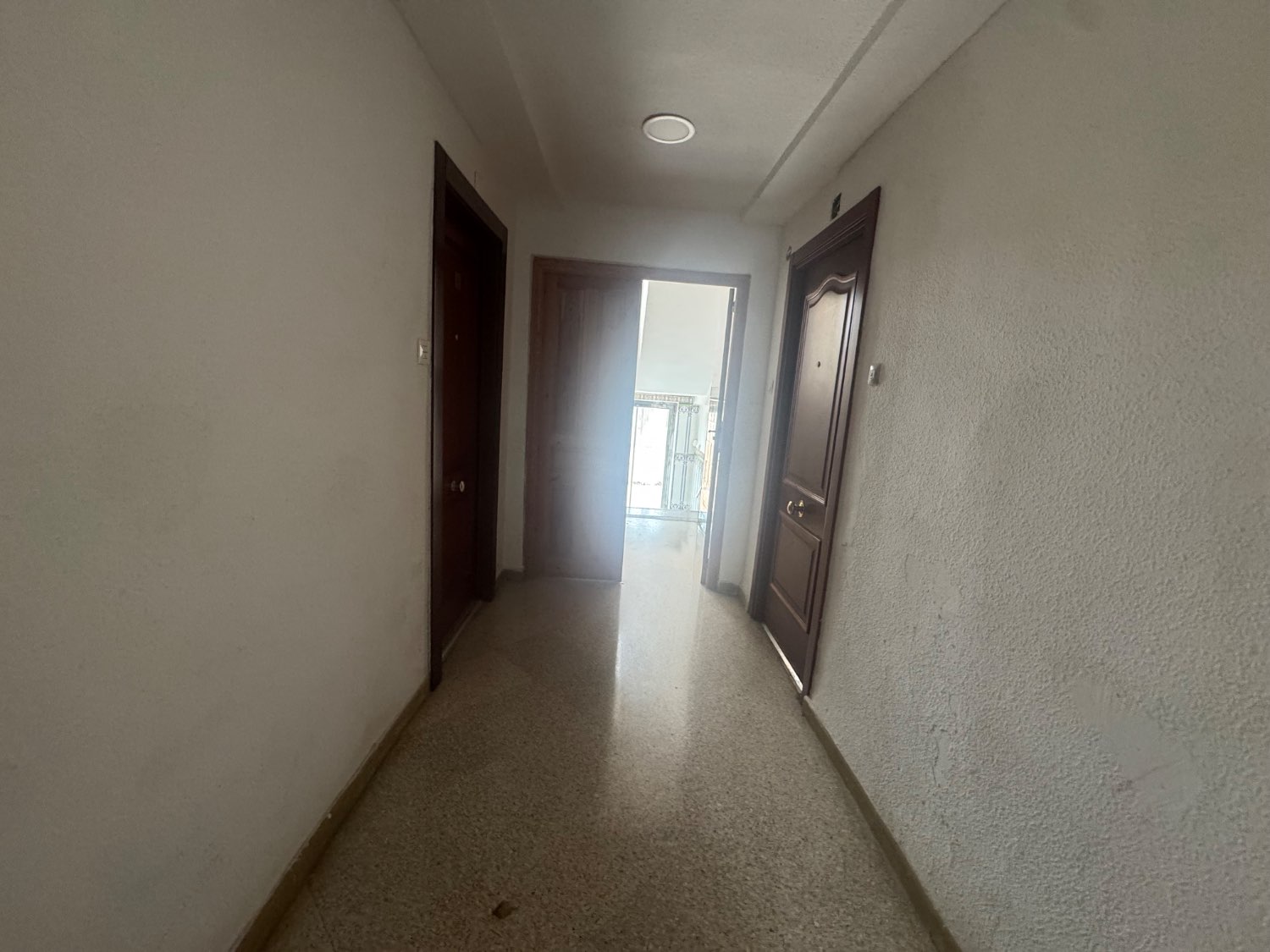 Se vende un piso en primera línea de la playa poniente