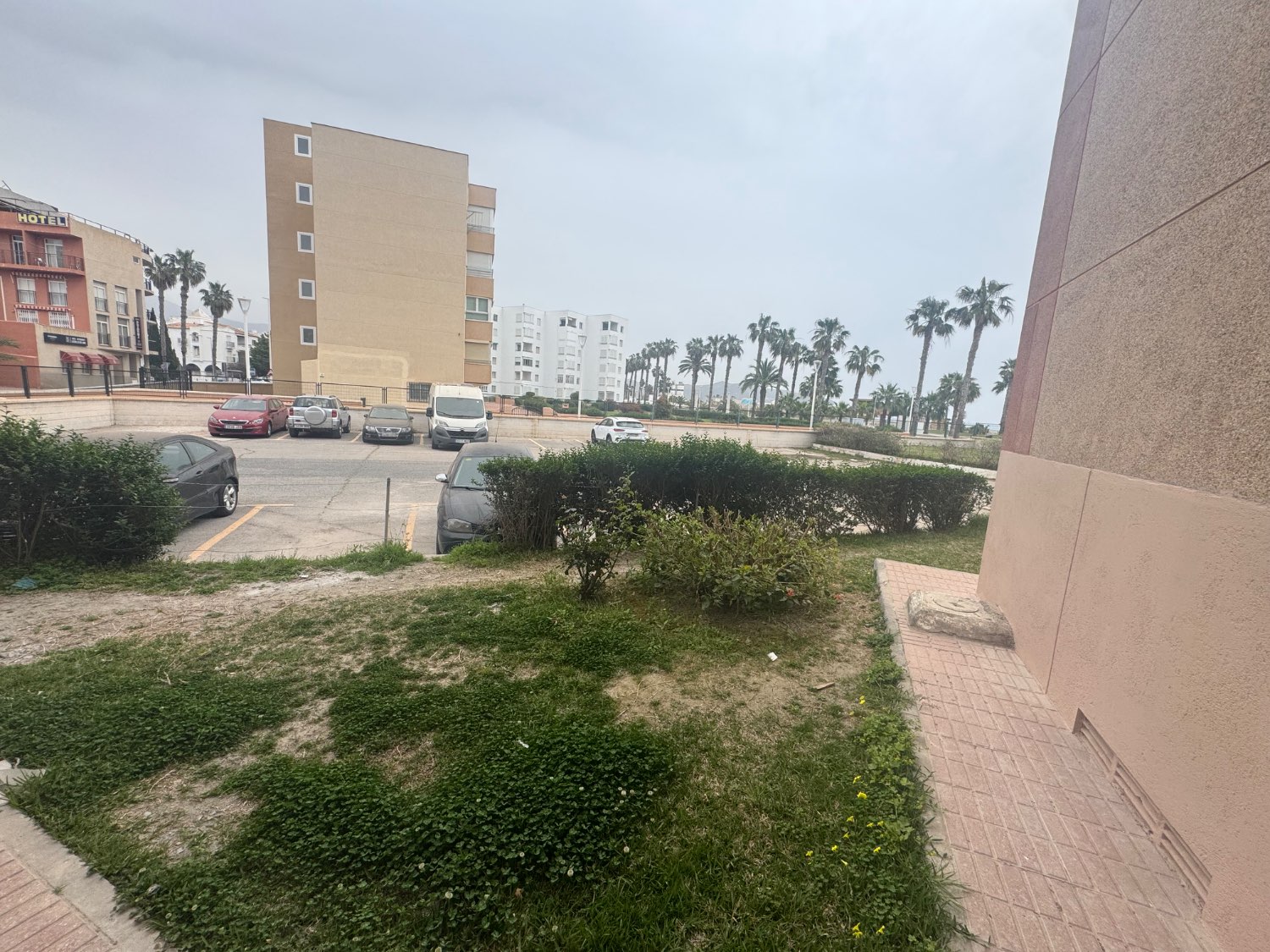 Se vende un piso en primera línea de la playa poniente