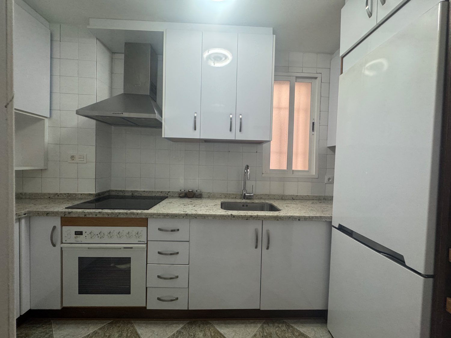 Se vende un piso en primera línea de la playa poniente