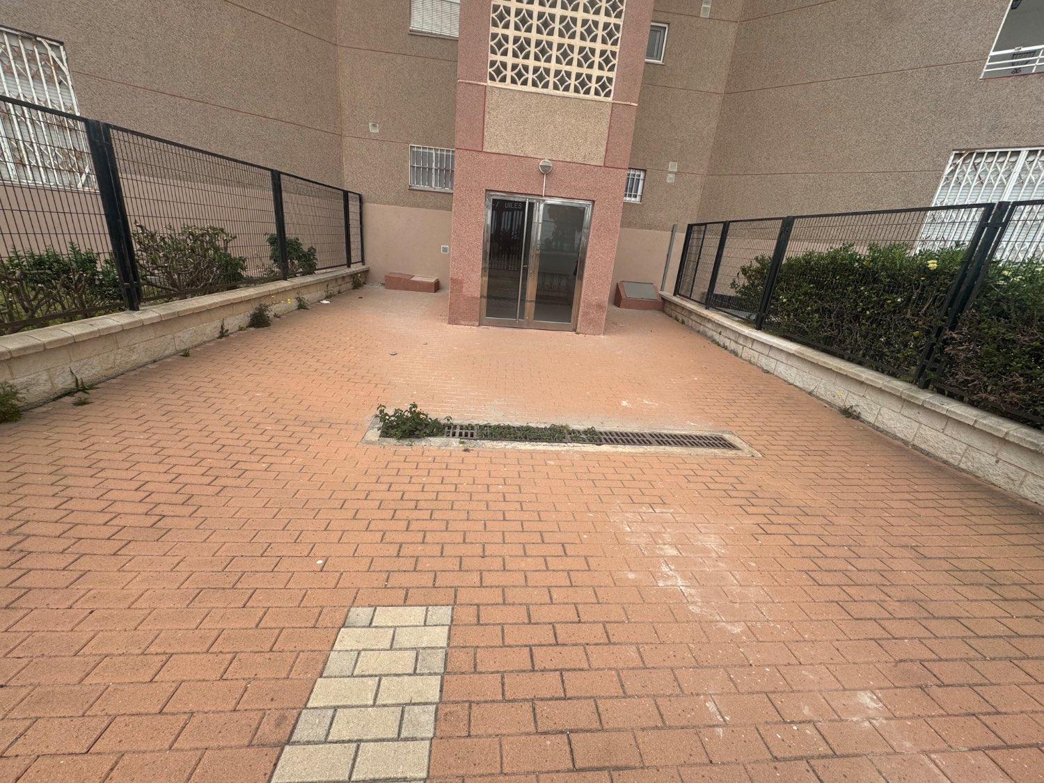 Se vende un piso en primera línea de la playa poniente