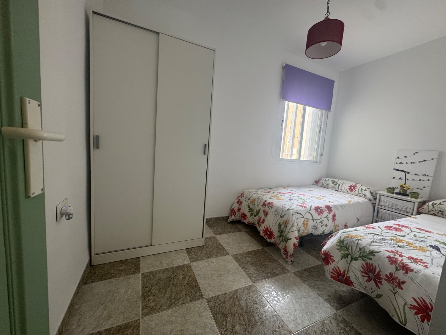 Se vende un piso en primera línea de la playa poniente