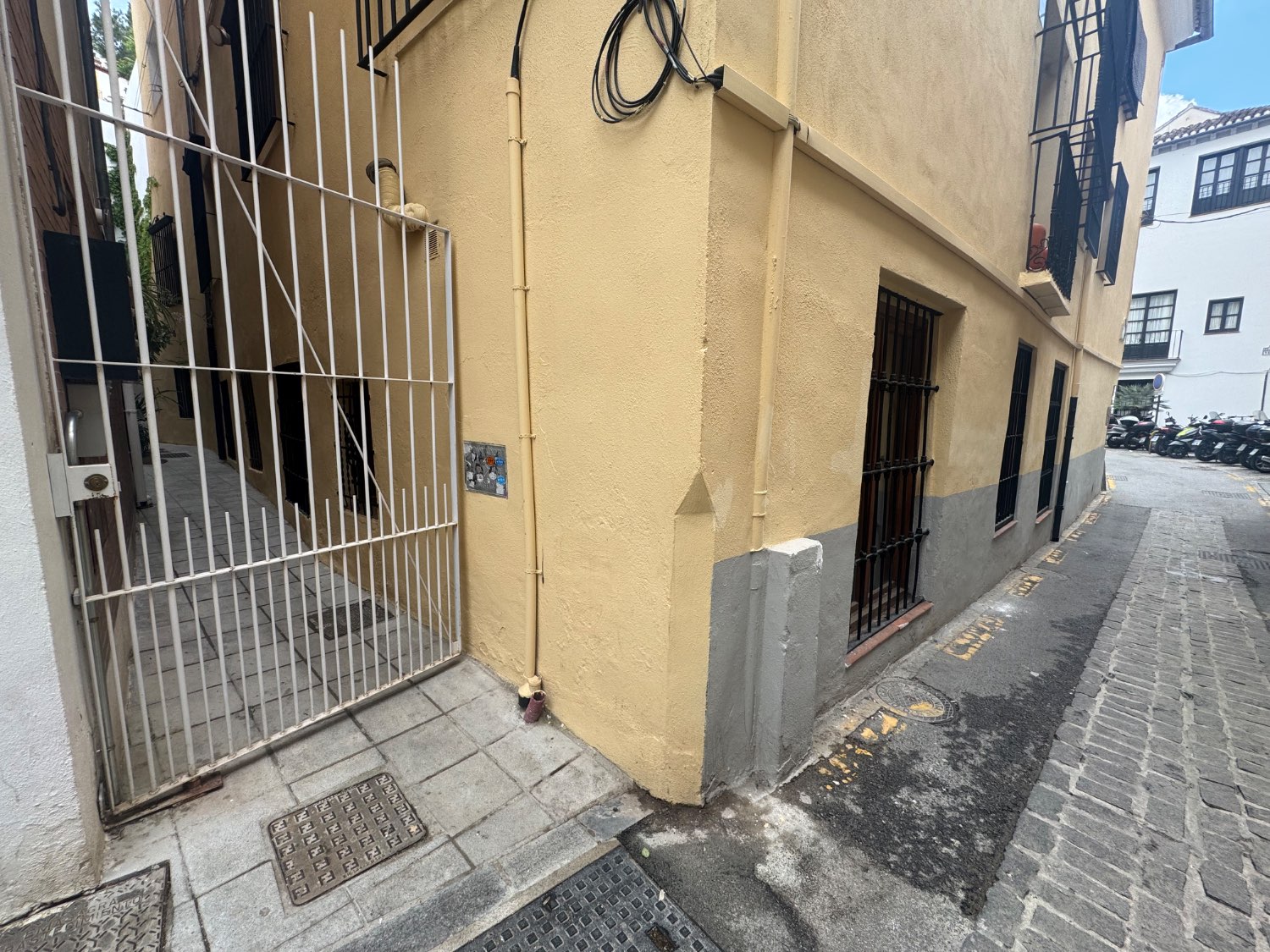 Se vende un bajo en el centro de Granada