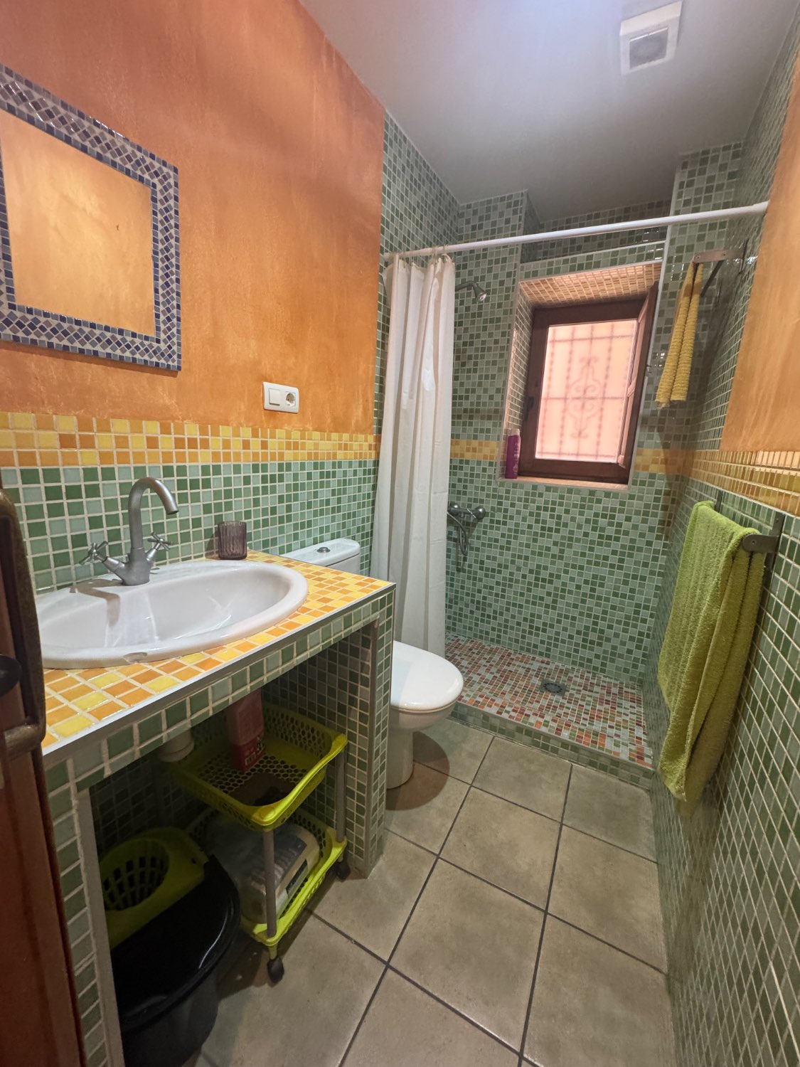 Se vende un bajo en el centro de Granada