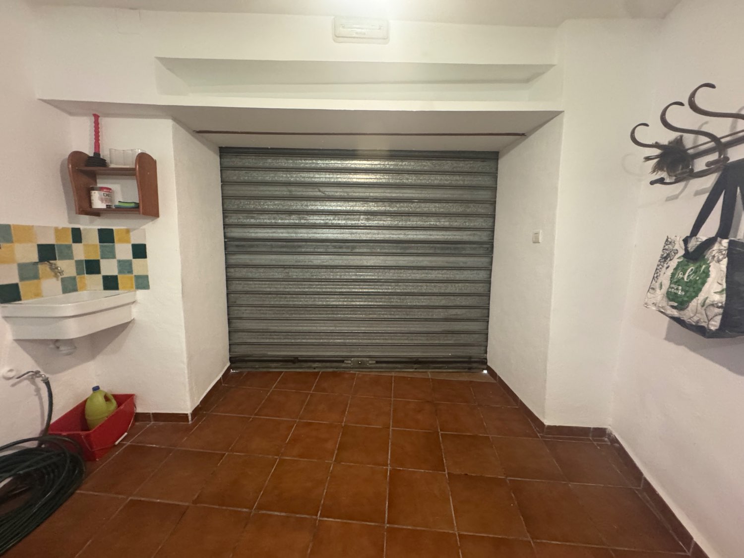 Se vende un bajo en el centro de Granada
