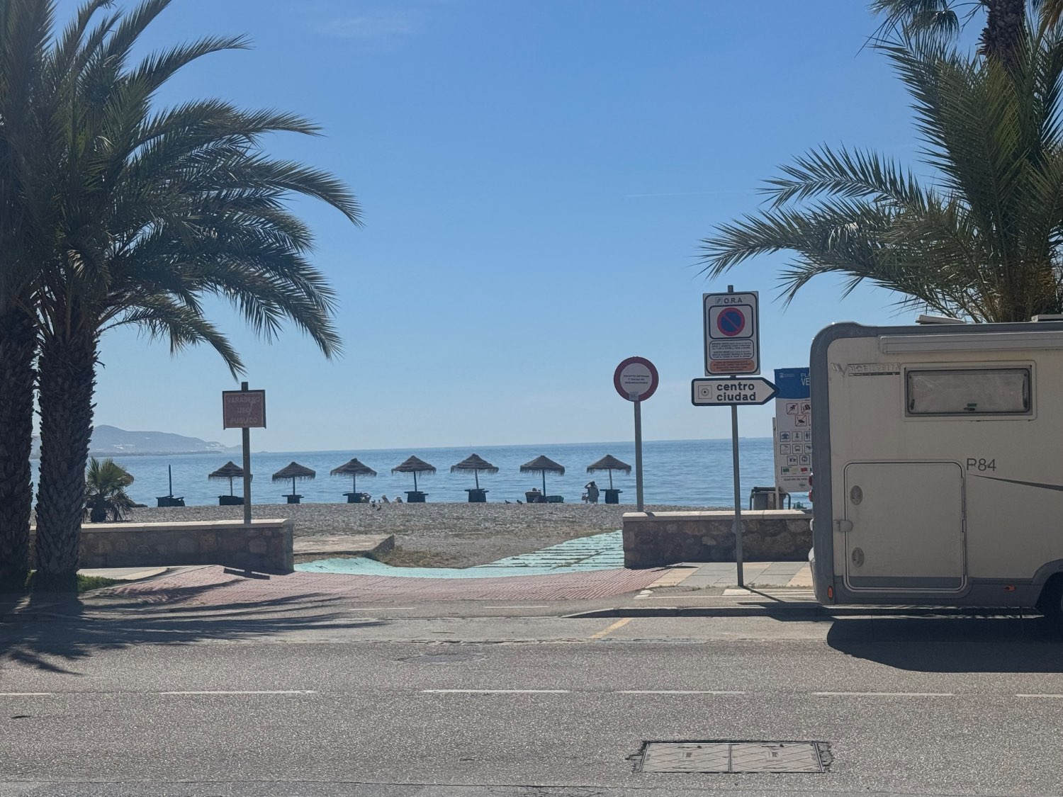 Se vende un apartamento en una urbanización de playa Velilla Almuñécar granada