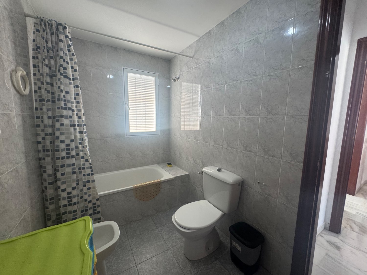 Se vende un apartamento en una urbanización de playa Velilla Almuñécar granada