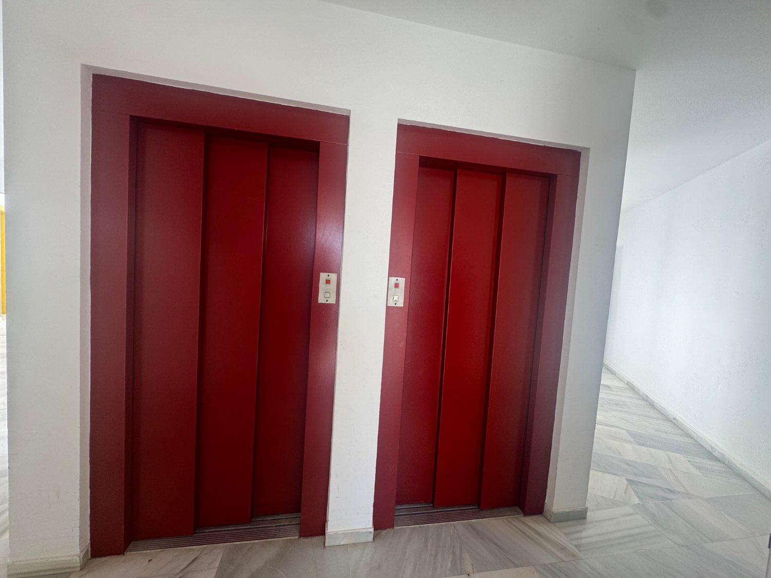 Se vende un apartamento en una urbanización de playa Velilla Almuñécar granada