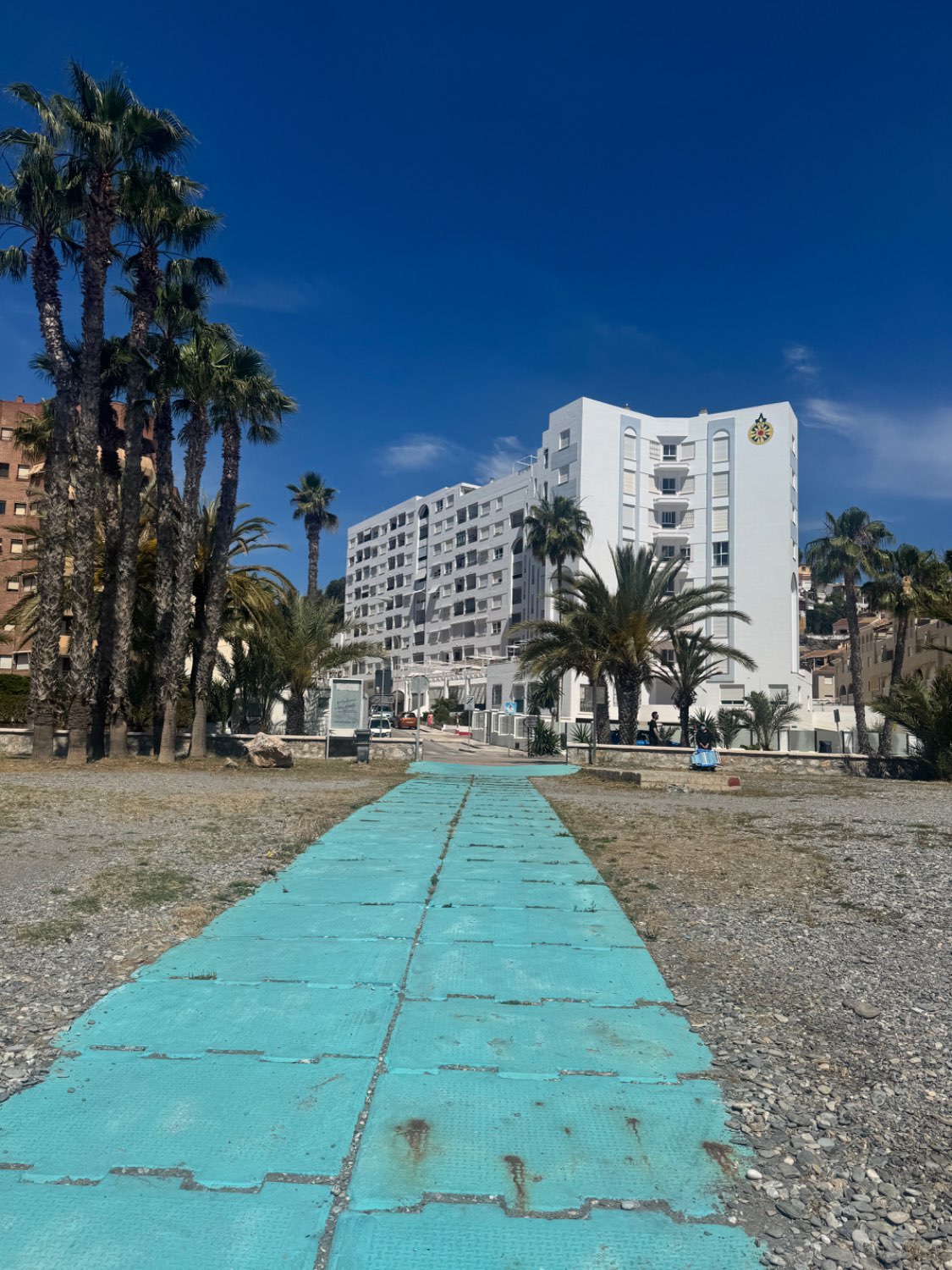 Se vende un apartamento en una urbanización de playa Velilla Almuñécar granada