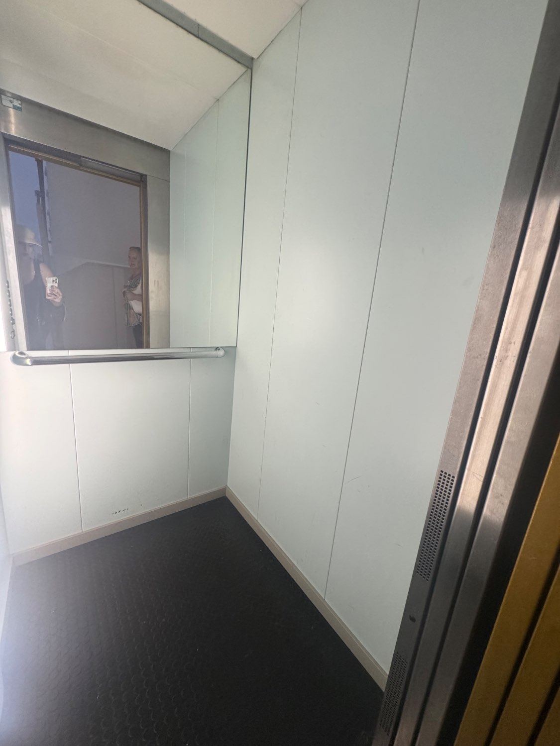 Se vende en ático con terraza privada en Motril Granada
