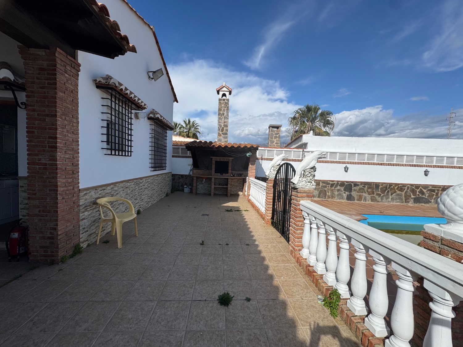 Se vende un chalet con invernadero en Motril granada