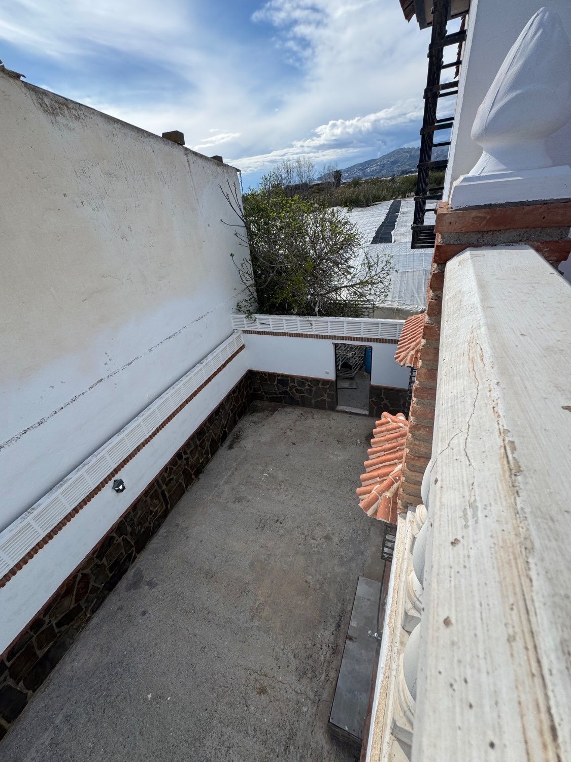 Se vende un chalet con invernadero en Motril granada