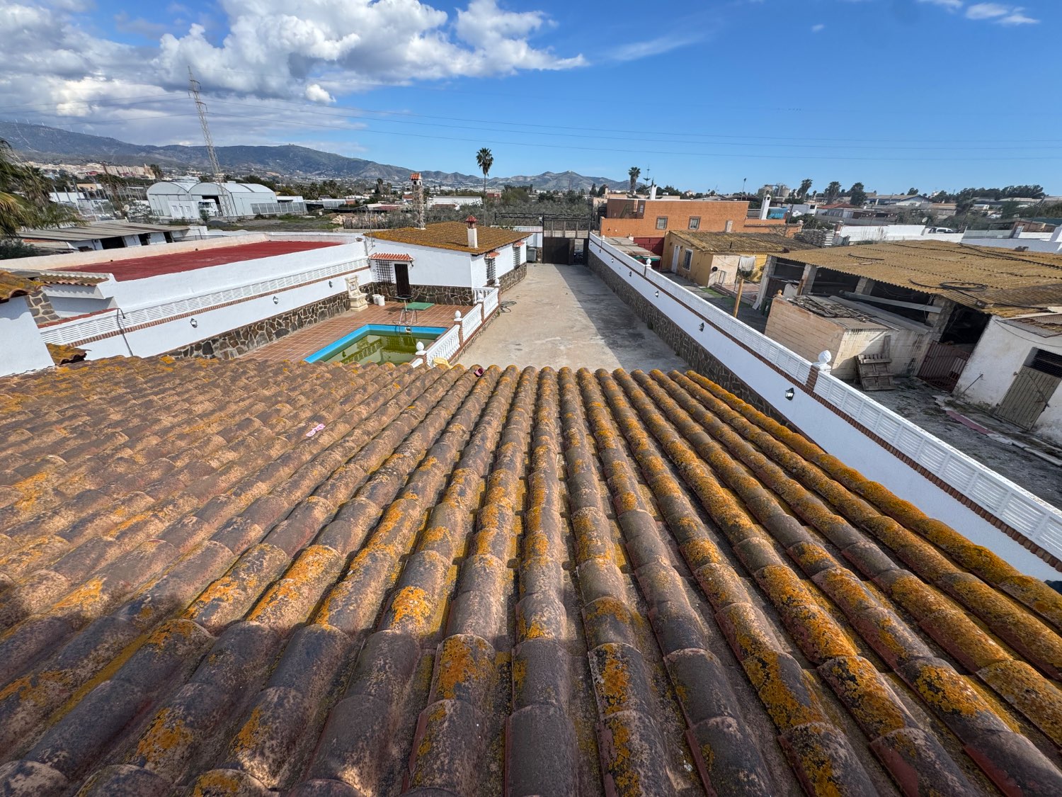 Se vende un chalet con invernadero en Motril granada