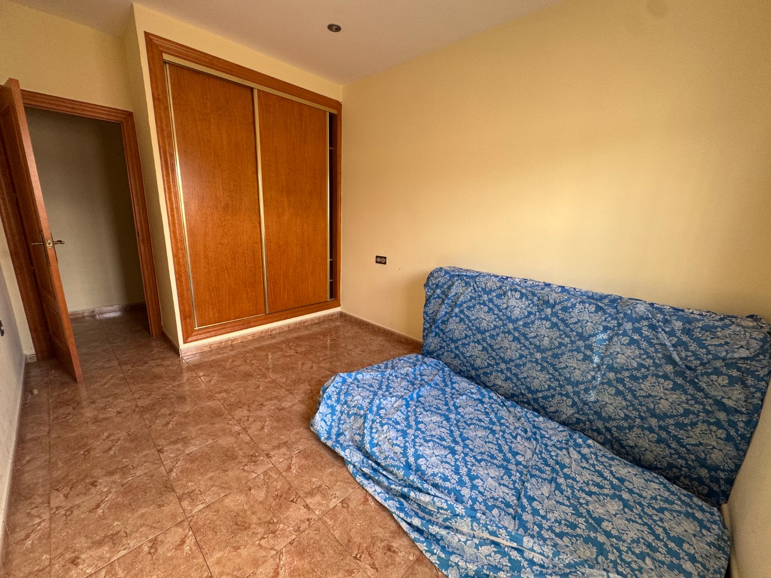 Se vende un chalet con invernadero en Motril granada