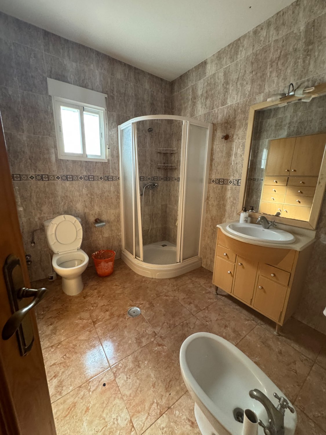 Se vende un chalet con invernadero en Motril granada