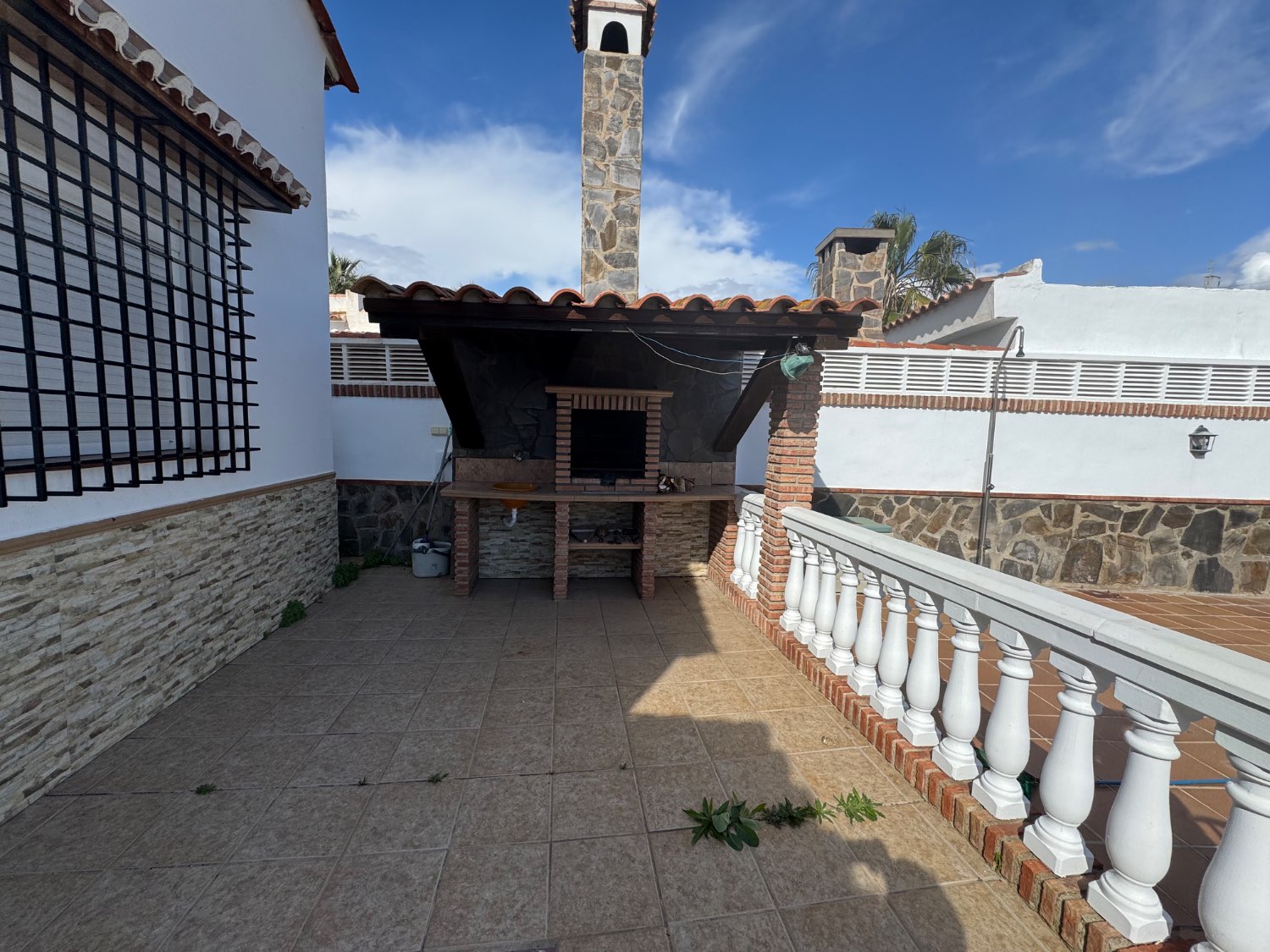Se vende un chalet con invernadero en Motril granada