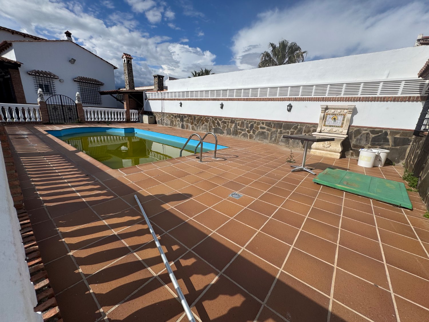 Se vende un chalet con invernadero en Motril granada