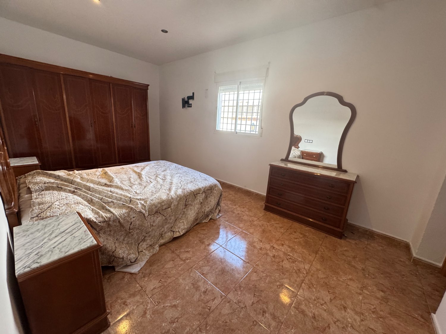 Se vende un chalet con invernadero en Motril granada