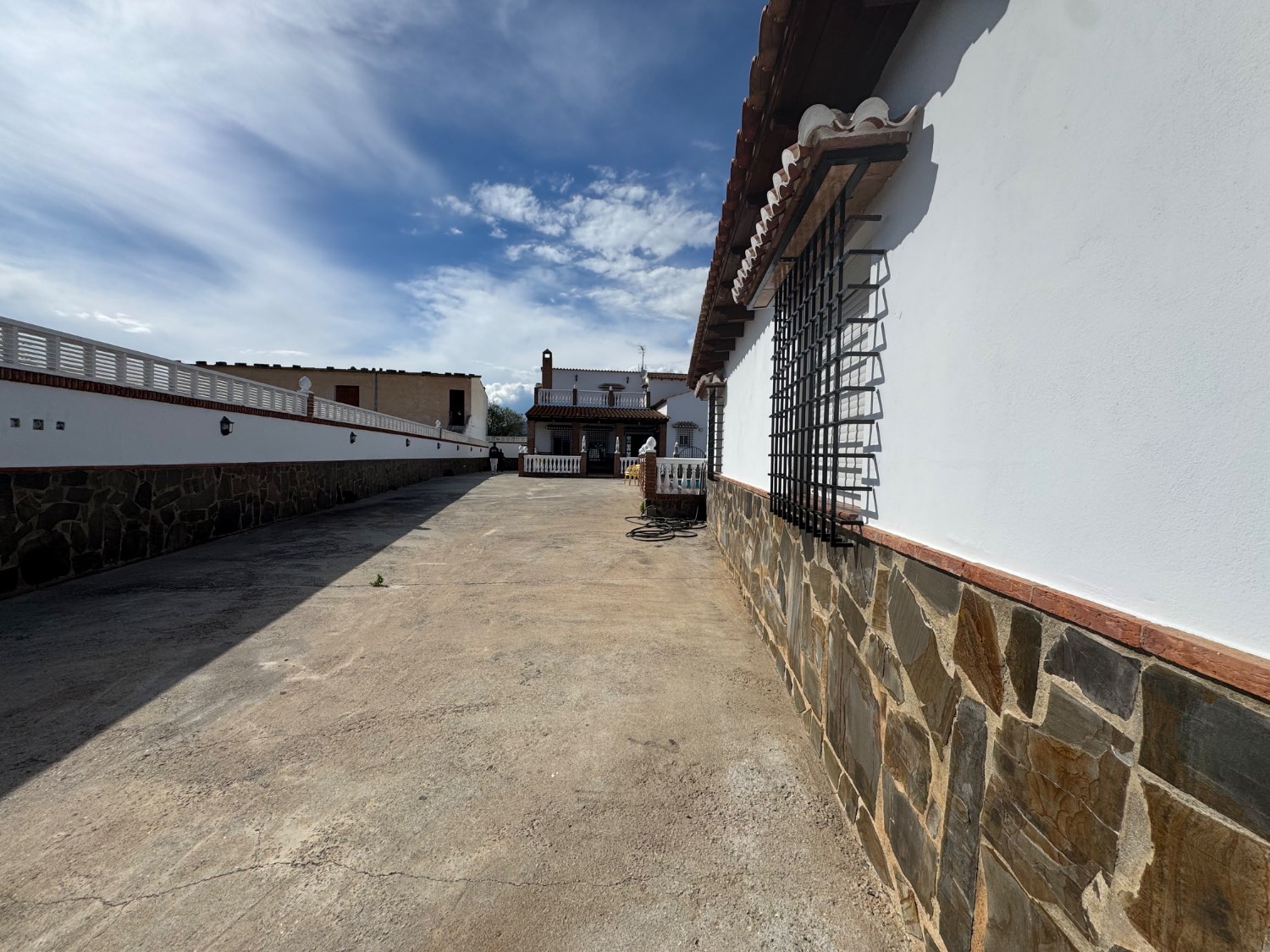 Se vende un chalet con invernadero en Motril granada