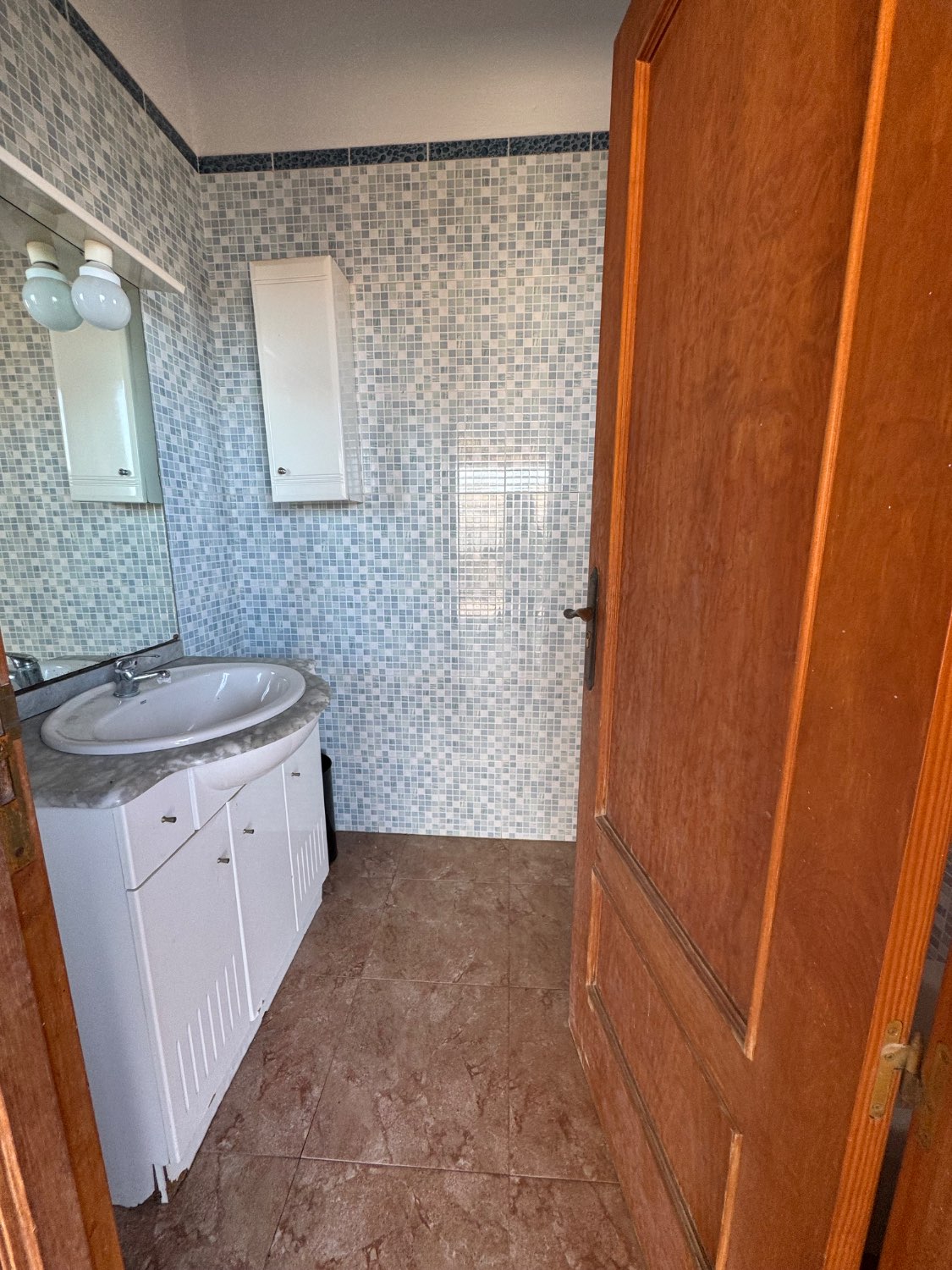 Se vende un chalet con invernadero en Motril granada