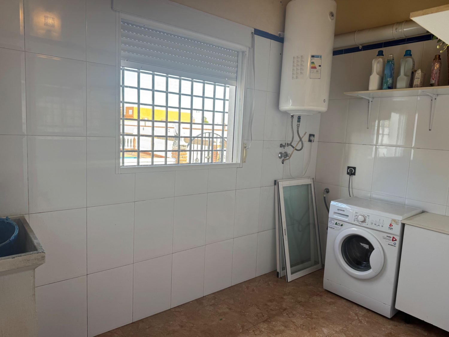 Se vende un chalet con invernadero en Motril granada