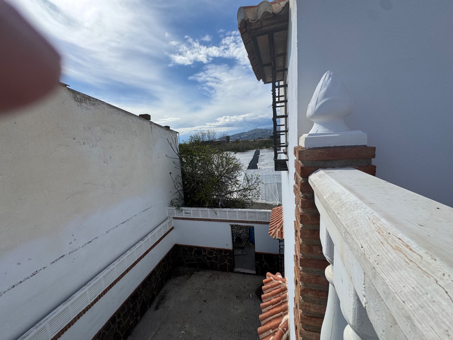 Se vende un chalet con invernadero en Motril granada