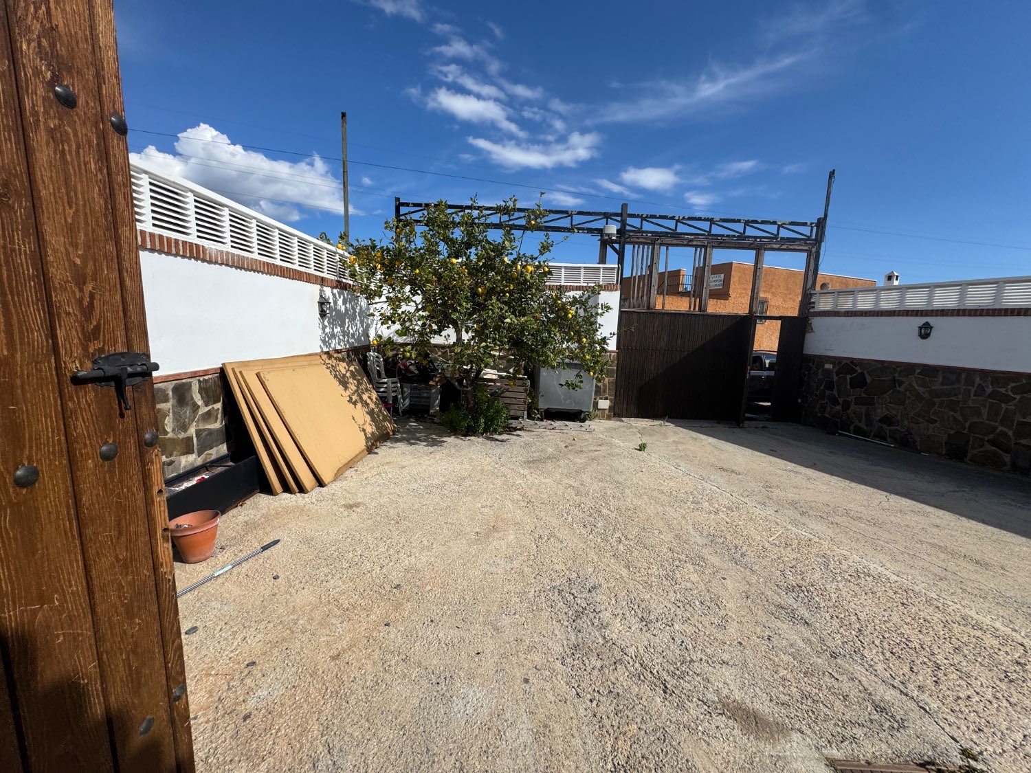 Se vende un chalet con invernadero en Motril granada