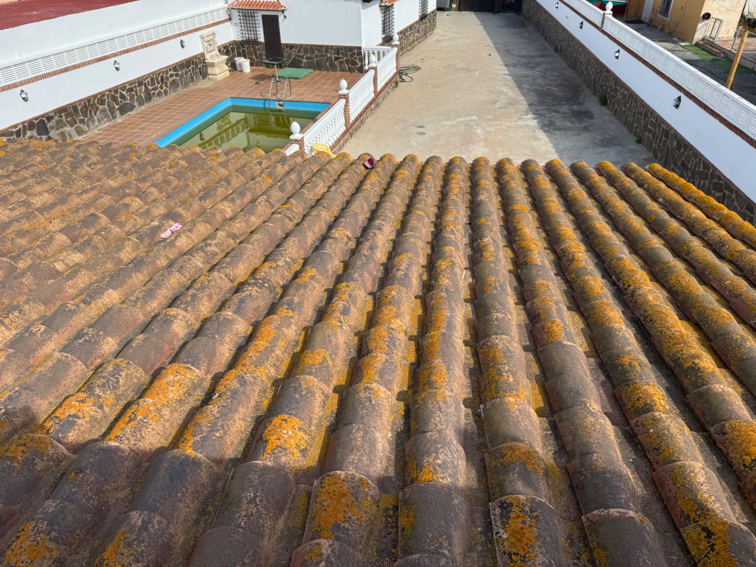 Se vende un chalet con invernadero en Motril granada
