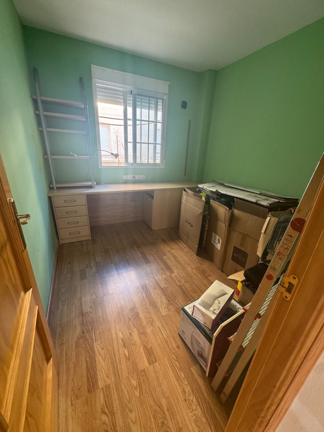 Se vende un piso con plaza de aparcamiento y dos trasteros en el puerto de Motril