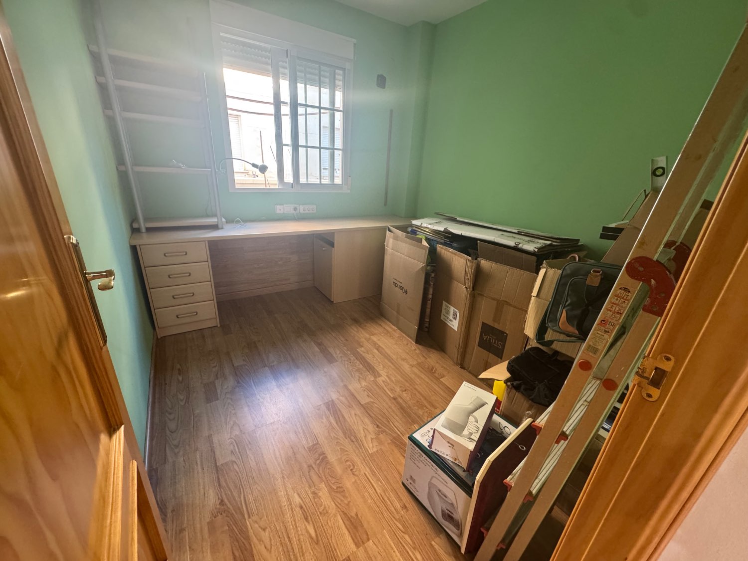 Se vende un piso con plaza de aparcamiento y dos trasteros en el puerto de Motril