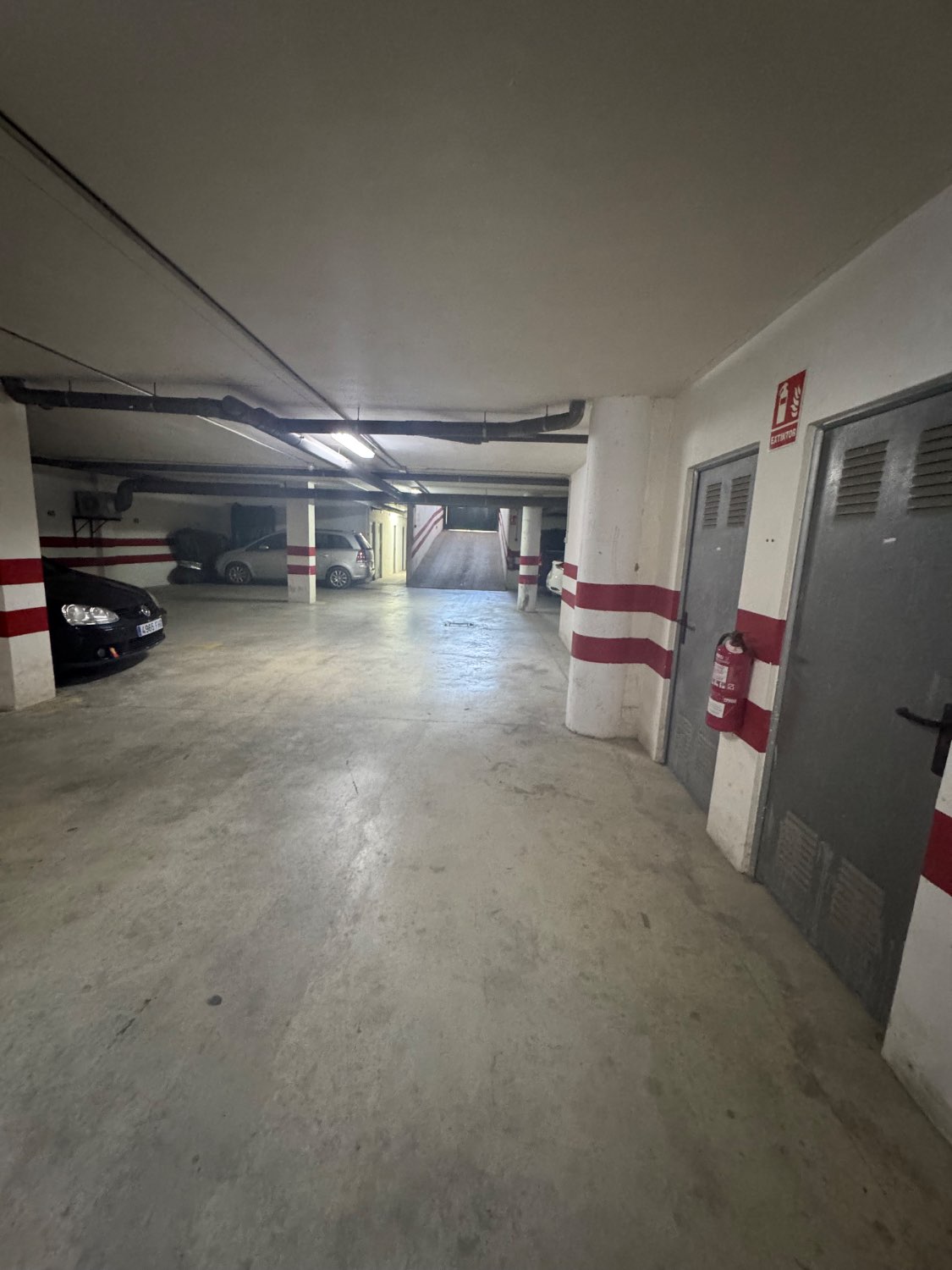 Se vende un piso con plaza de aparcamiento y dos trasteros en el puerto de Motril