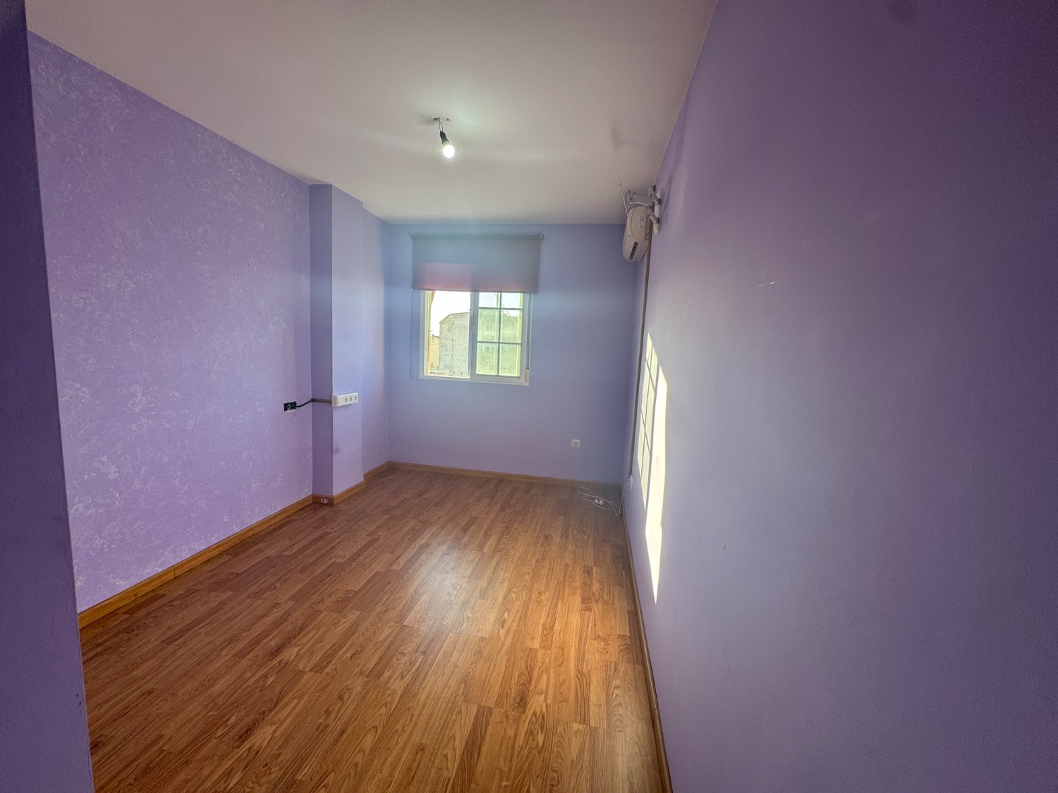 Se vende un piso con plaza de aparcamiento y dos trasteros en el puerto de Motril