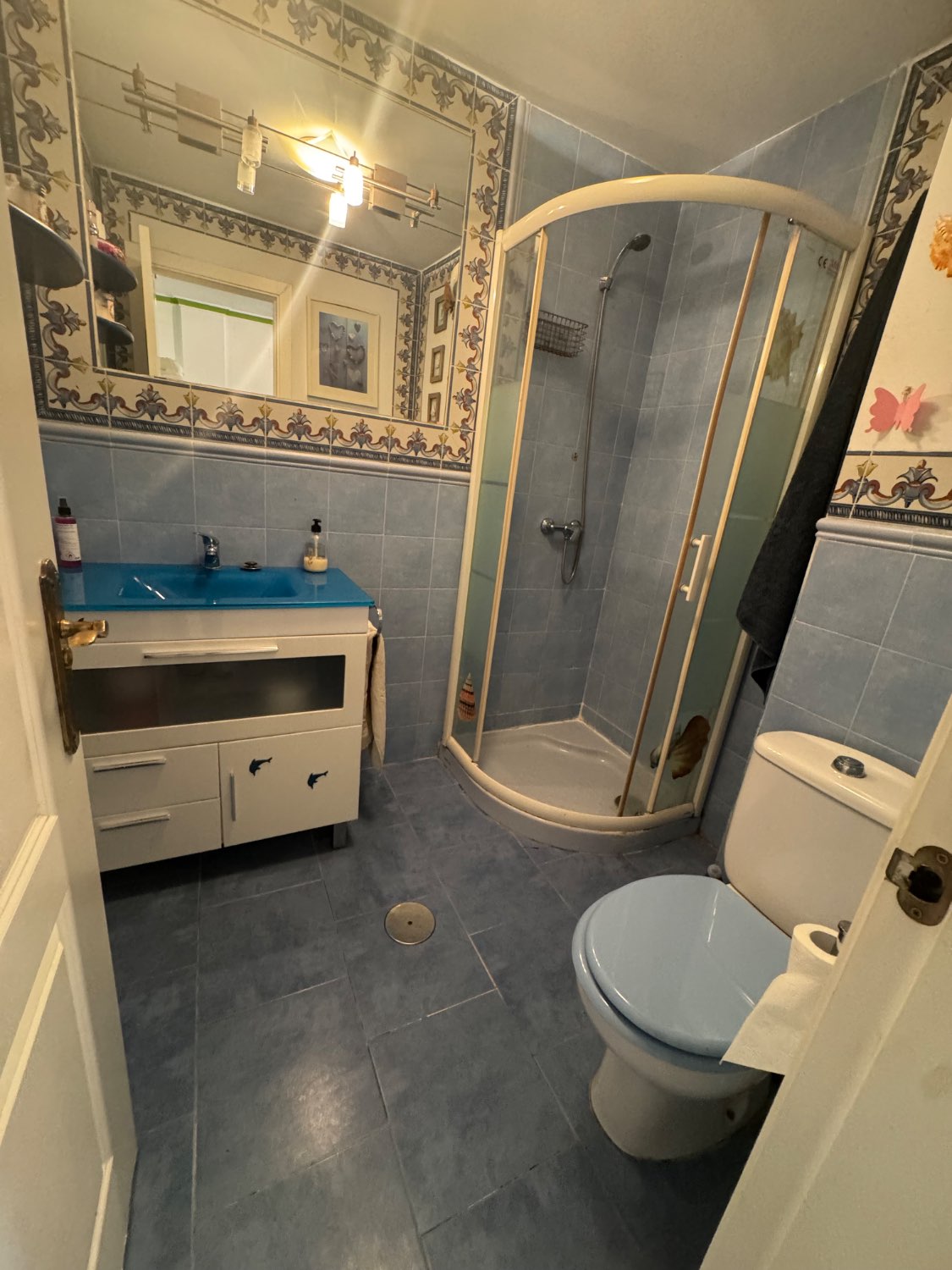 Se vende un bajo con trastero y 2 plaza de aparcamiento  en lobres Granada