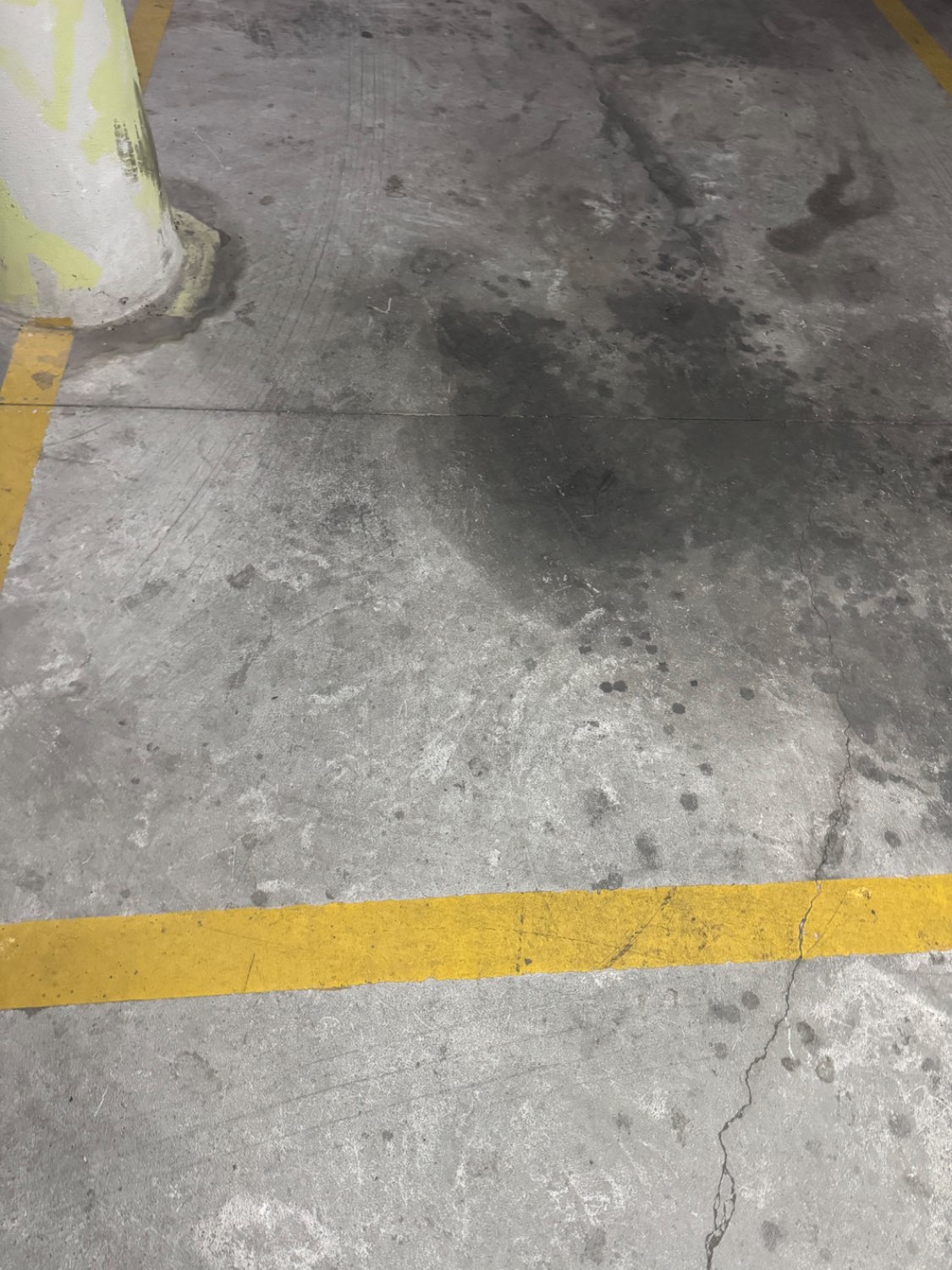 Se vende un bajo con trastero y 2 plaza de aparcamiento  en lobres Granada