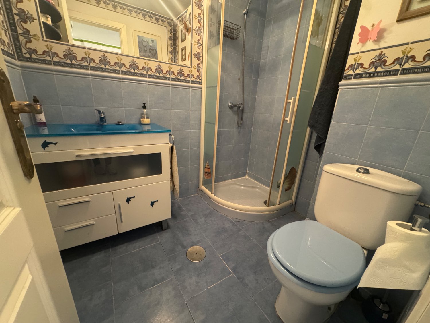 Se vende un bajo con trastero y 2 plaza de aparcamiento  en lobres Granada