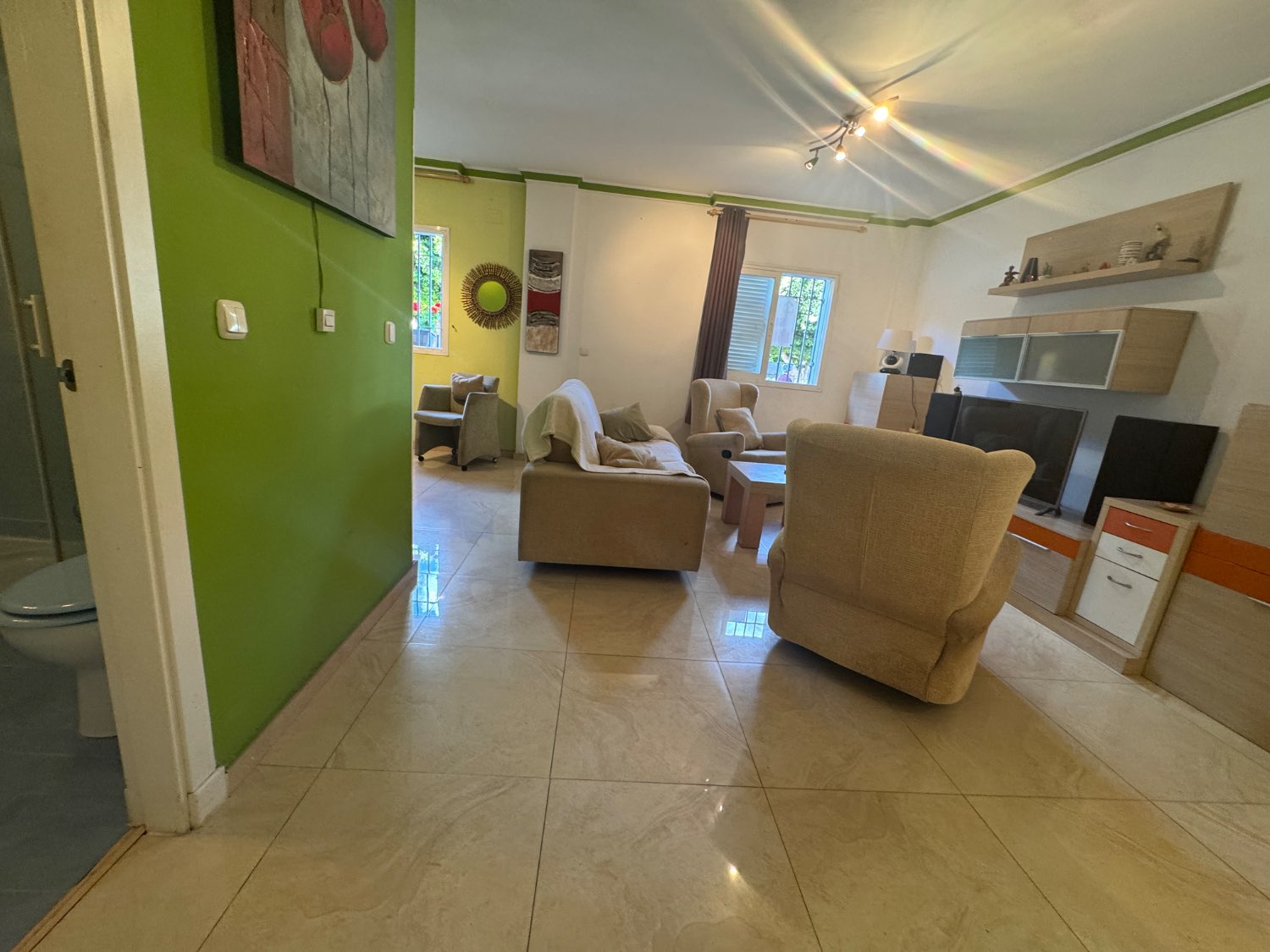 Se vende un bajo con trastero y 2 plaza de aparcamiento  en lobres Granada