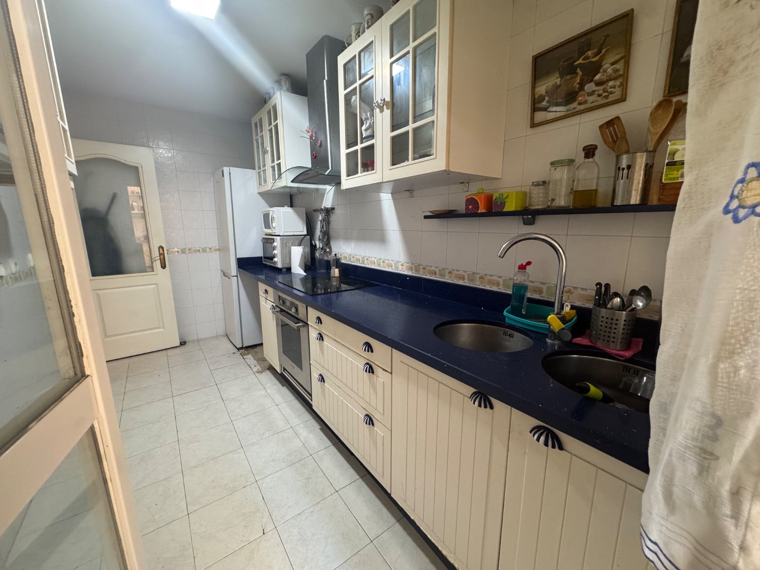 Se vende un bajo con trastero y 2 plaza de aparcamiento  en lobres Granada