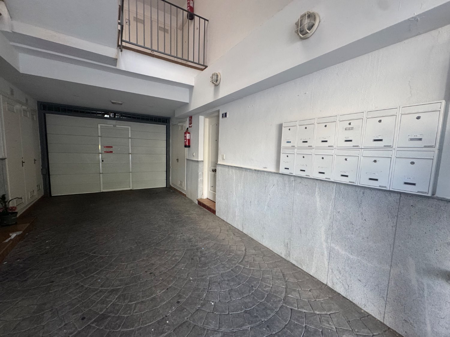 Se vende un bajo con trastero y 2 plaza de aparcamiento  en lobres Granada