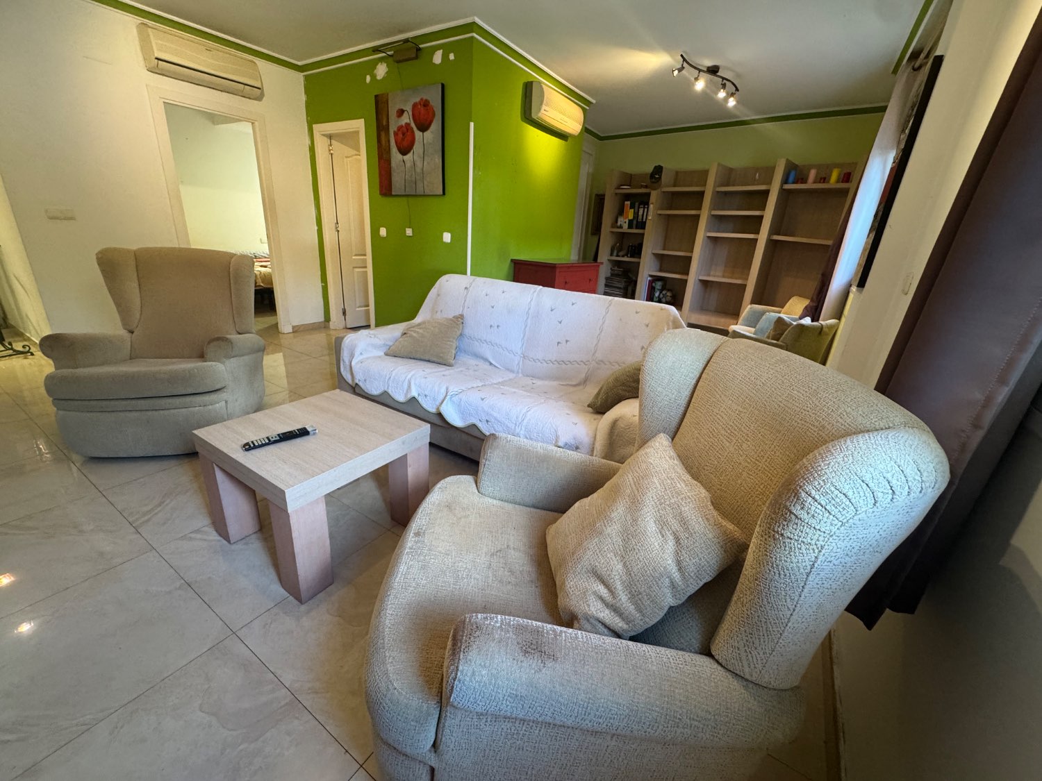 Se vende un bajo con trastero y 2 plaza de aparcamiento  en lobres Granada