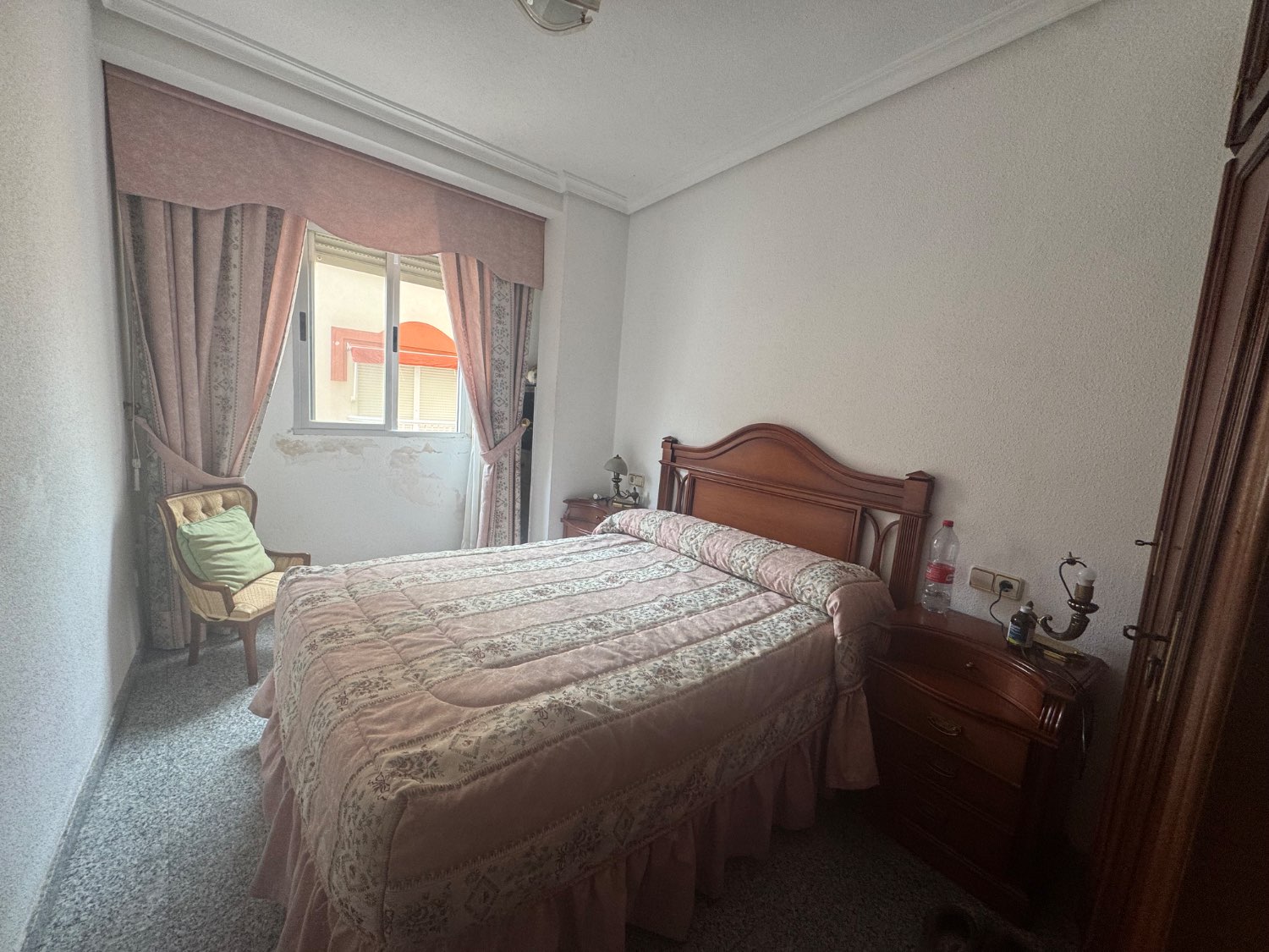 Se vende un piso amueblado en primera línea de palya torre nueva costa granada