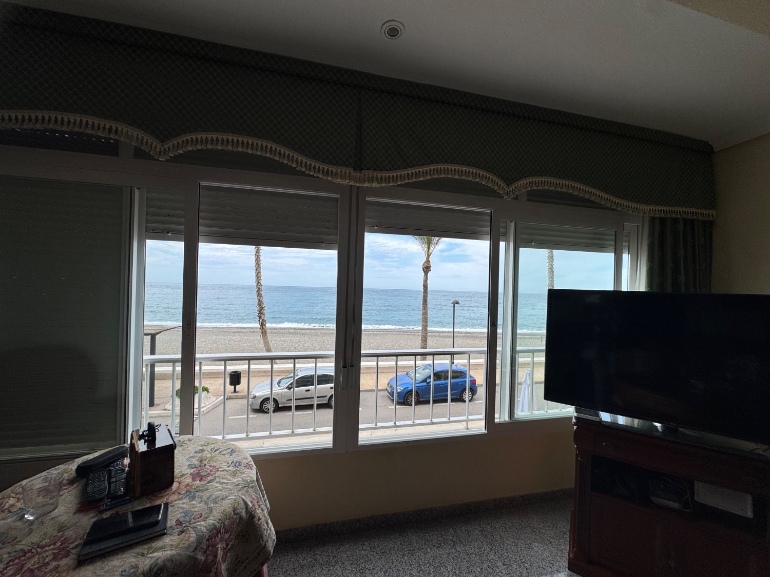 Se vende un piso amueblado en primera línea de palya torre nueva costa granada